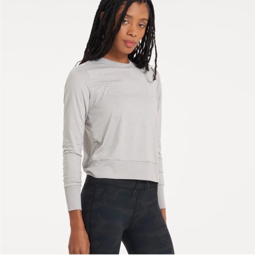 Vuori Daydream Long Sleeve Performance Crewneck Tee EUC
